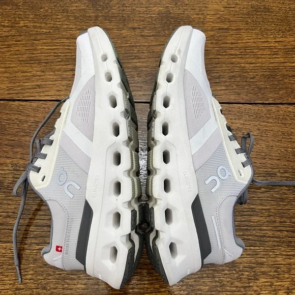 LIKE NEW On Running CloudRunner 2 Sneakers  ( NWT $160 ) - Picture 6 of 10